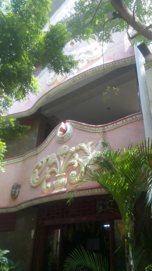 Rising Sun Hotel Madras Buitenkant foto