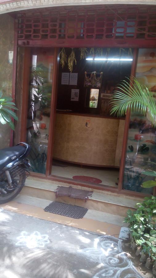 Rising Sun Hotel Madras Buitenkant foto