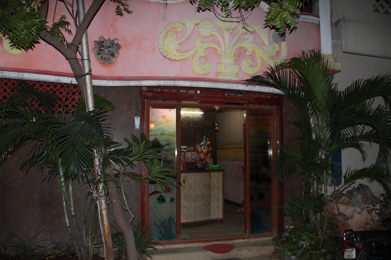 Rising Sun Hotel Madras Buitenkant foto